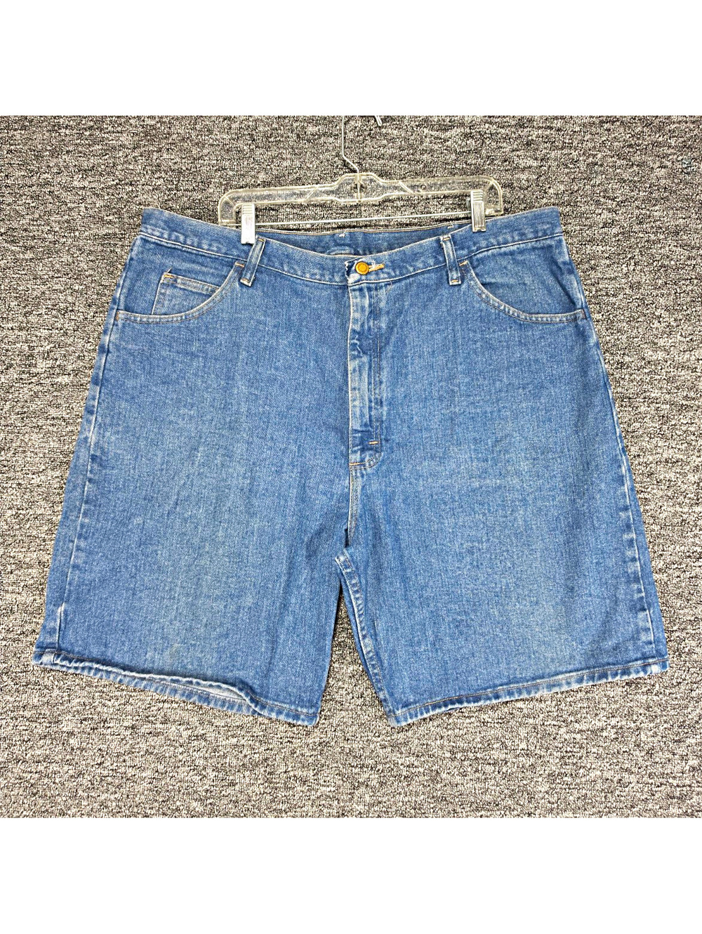 Wrangler Blue Denim Shorts Men Relaxed Fit Medium Wash 5-Pocket 10" Inseam